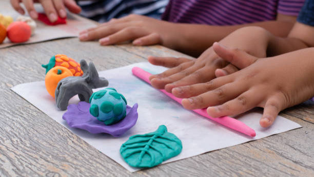 Clay & Play (Ages 3–5)